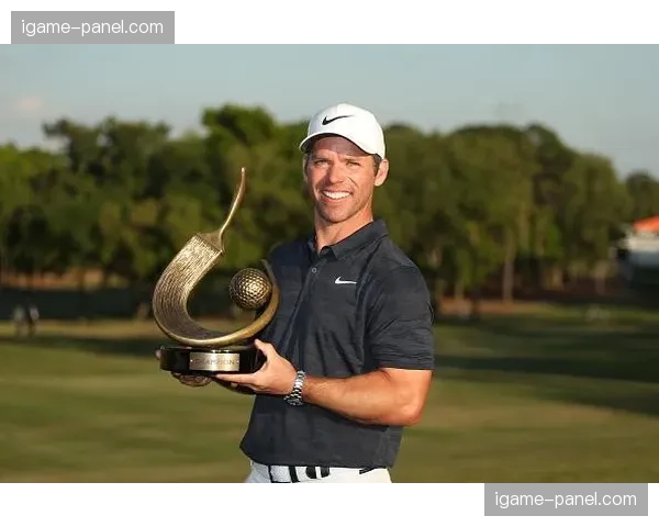 威士伯锦标赛现场，球迷自制标语支持抗癌球手受赞誉